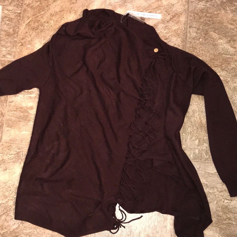 Women’s wrap/sweater/cardigan